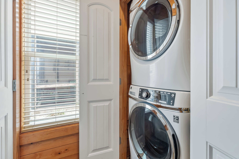 Bathroom 4, Prime Location 5 Bedrooms - Pool, Sleeps 12 + Long Term Stays, Nueces