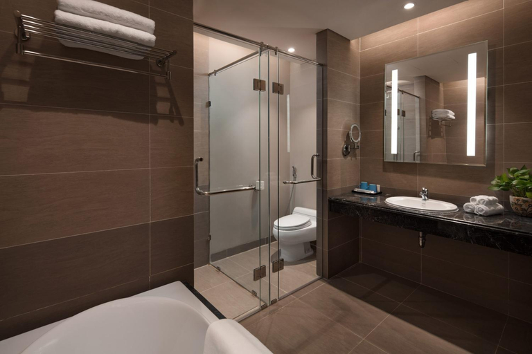 Bathroom 4, Luxury Apartment with Ocean View, Da Nang