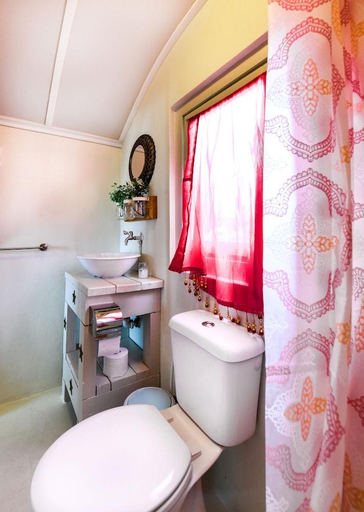 Bathroom 3, Mammaloe