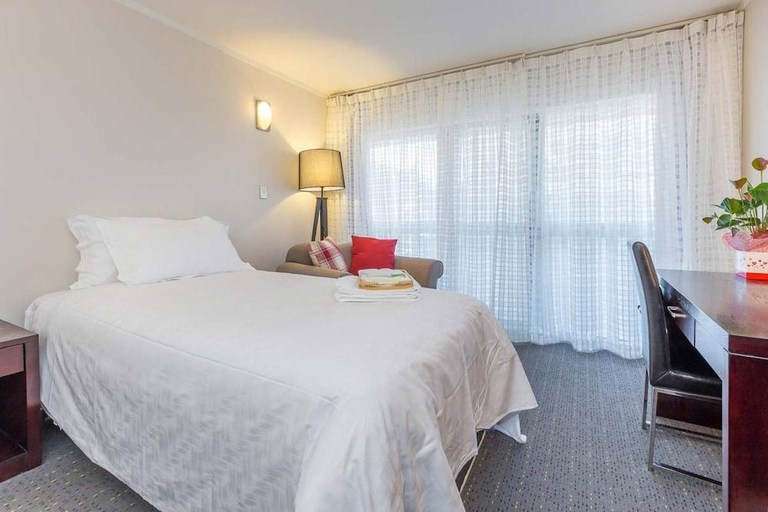 Bedroom 2, Anzac Court Motel, Waitakere