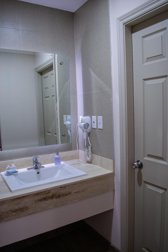 Bathroom, Apple Inn, Cuauhtémoc