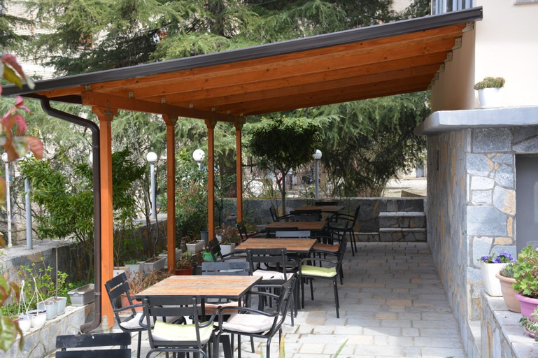 Food & Drinks 3, Apartament Qetesia, Skraparit