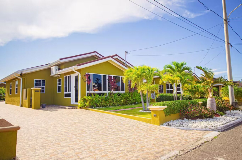 Exterior & Views, 3BR Villa in Drax Hall Country Club