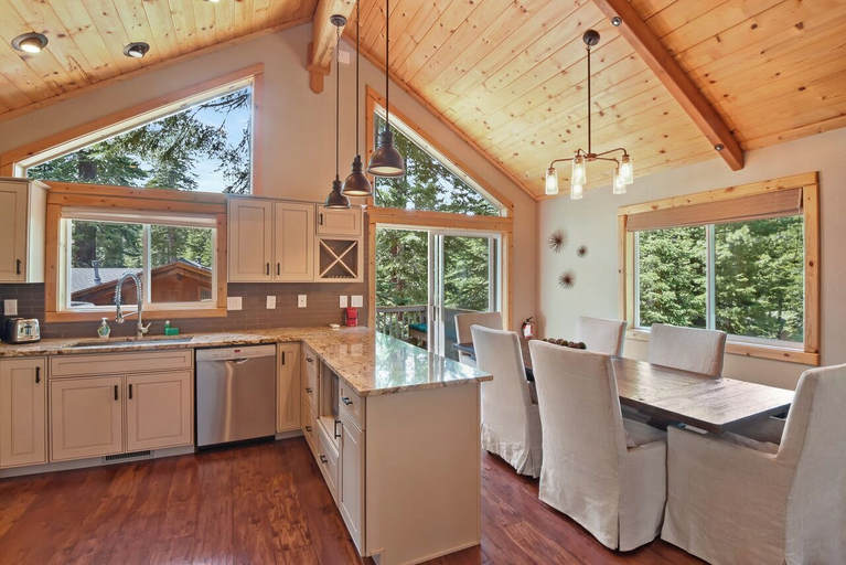 Others 5, Luxury Tahoe Chalet Minutes to Dining, Placer