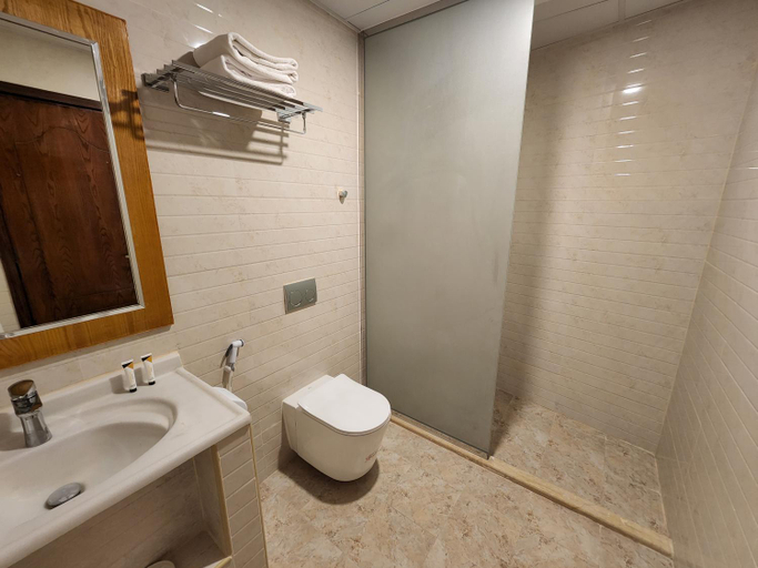 Bathroom 2, Traveller Inn Serviced Apartments (Economy)  ترافيلر إن للشقق المخدومة (اقتصادي), Al Khobar