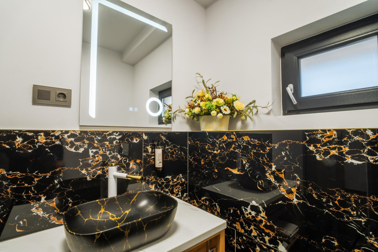Bathroom 4, La Borsanu, Nasaud