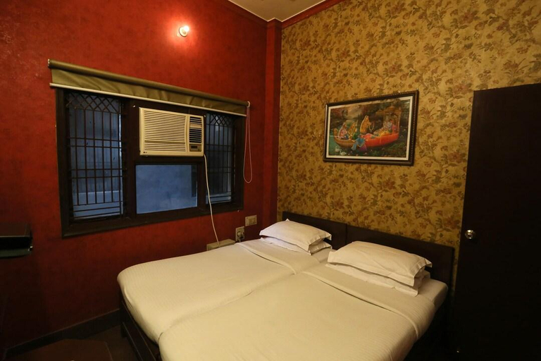 Bedroom 2, A Palace on River Rashmi Guest House, Varanasi