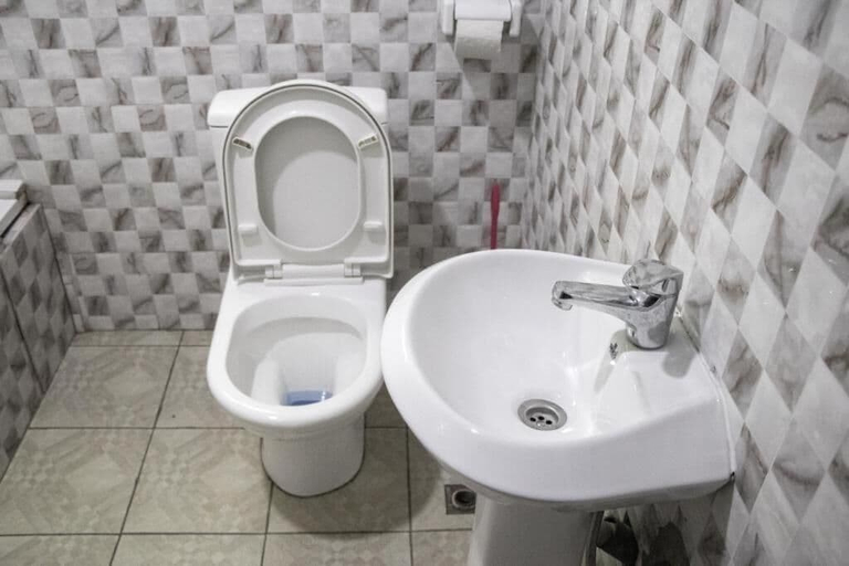Bathroom, Rising Star Shortlet, Tema
