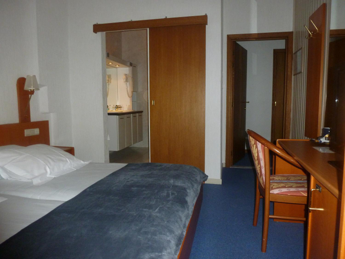 Bedroom 2, Hotel 't Hert, Limburg