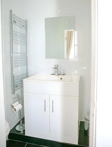 Bathroom 3, The Cumberland Hotel, East Sussex