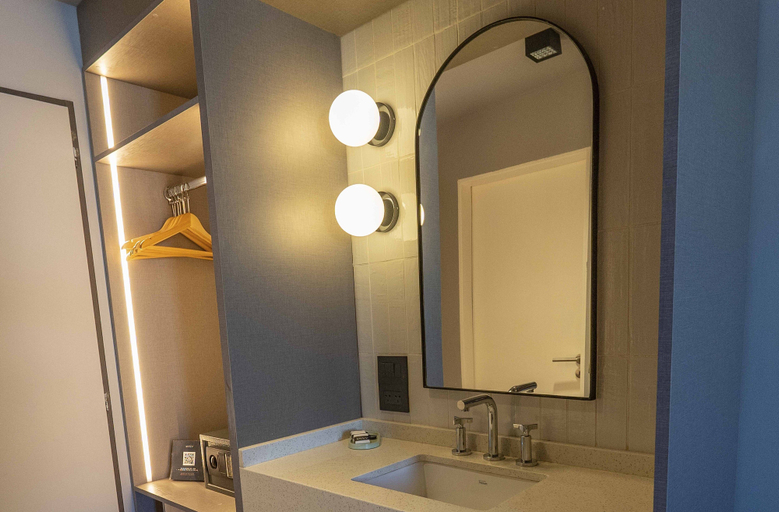 Bathroom, Refugio Knapp, Bariloche