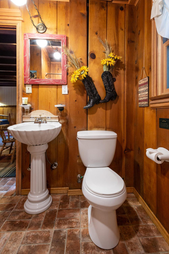Bathroom 4, Arrowhead Pine Rose Cabins, San Bernardino