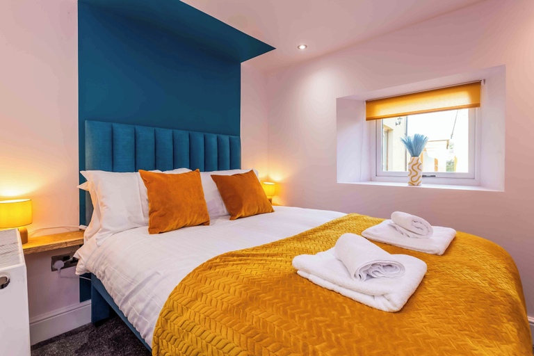 Room 2, Elderberry Hall - 7 Bed, Durham