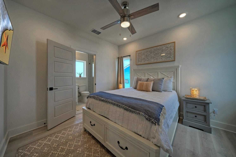 Bedroom 3, Seas The Bay by Avantstay In-town Private Pool, Nueces
