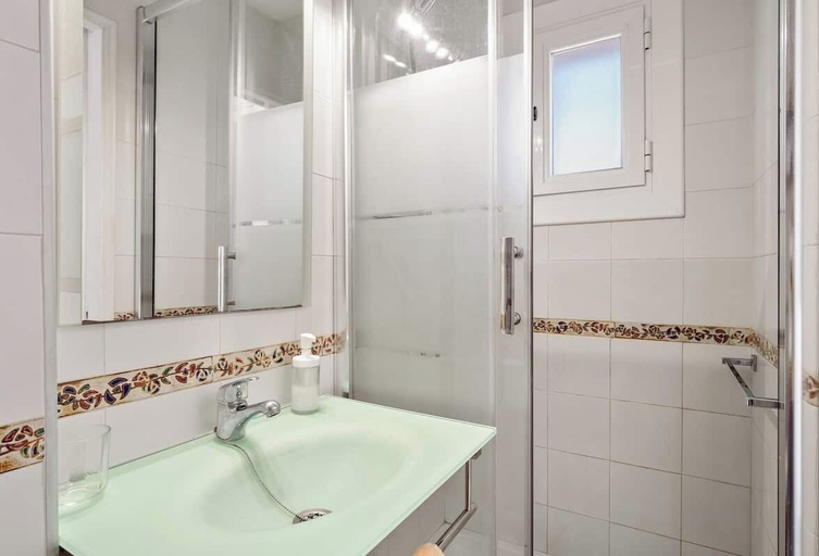 Bathroom 4, Stay U-nique Apartments Hospital Clinic, Barcelona