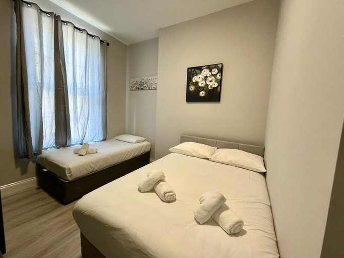 Room 3, Shamrock Inn