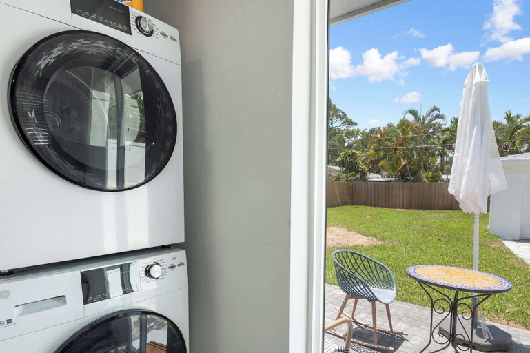 Others 5, Sunrise Palms 10 Min to Beach!, Broward