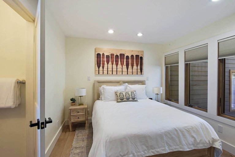 Bedroom 3, Soak in Luxury Lake Views of Tahoe From Deck, Washoe