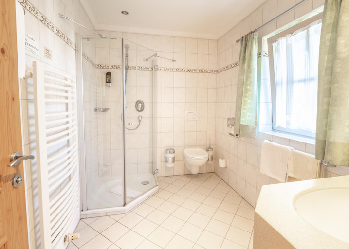 Bathroom 4, Hotel Keindl, Rosenheim