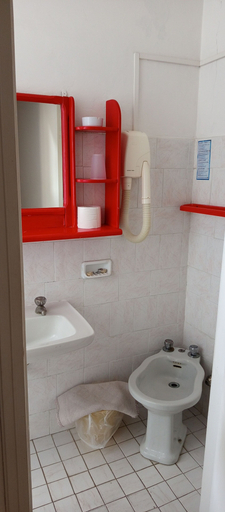 Bathroom 5, albergo Atene, Rimini