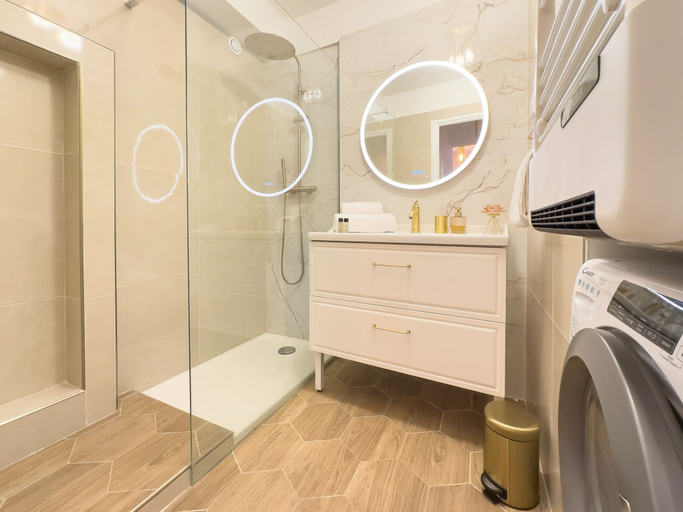 Room 3, 310 Le Dor in Cannes, Alpes-Maritimes