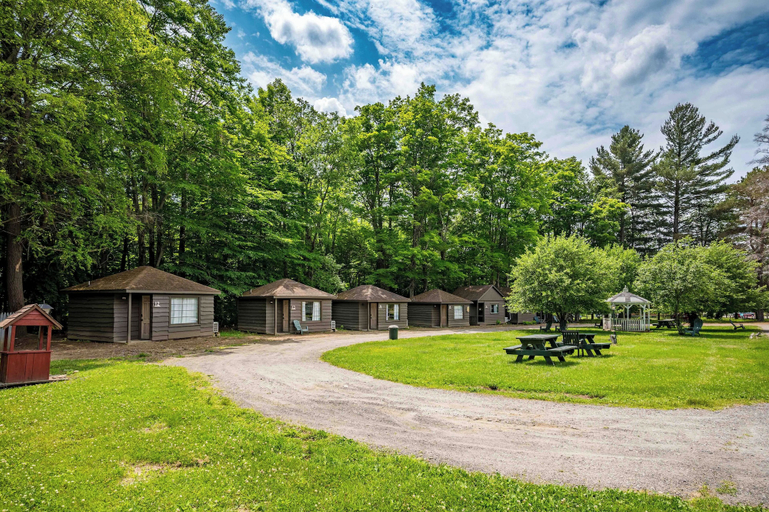 Exterior & Views 2, The Dax Lodge and Cabins, Franklin