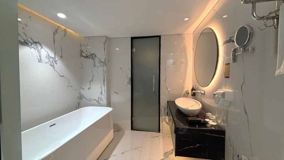 Bathroom 13