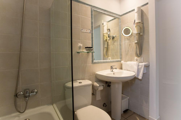 Bathroom 3, Hotel Bahia, Baleares