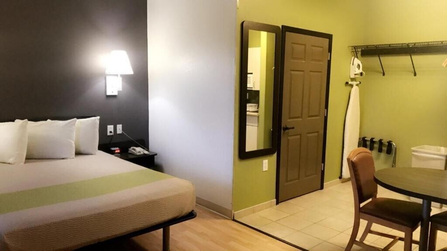 Bedroom 4, Studio 6 Bay City, TX, Matagorda