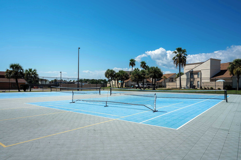 Sport & Beauty 3, Horizon Breeze Family Escape!, Bay
