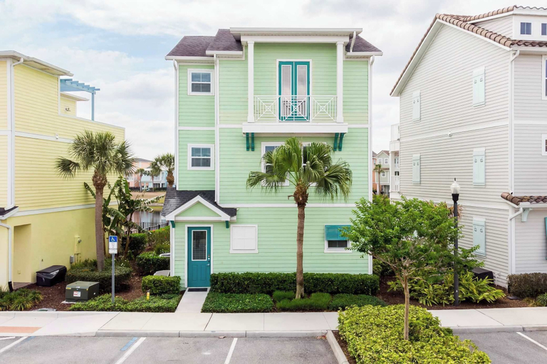 Exterior & Views