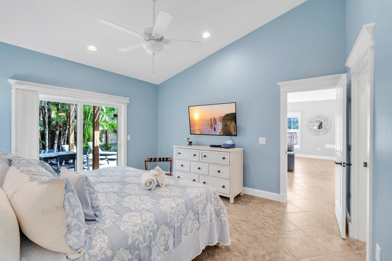 Bedroom 3, Sapphire Beach House 3 Bedroom Villa by RedAwning, Manatee
