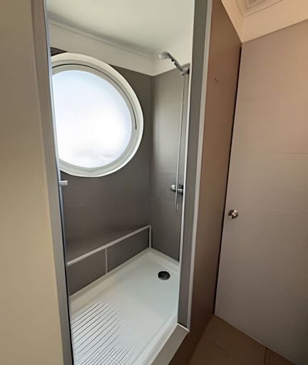 Bathroom 2, Collection R 6 MONEDA 1 Presidencial, Santiago