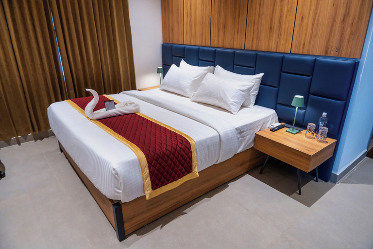 Room 5, Nes-Terns, Tiruppur