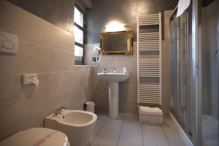 Bathroom 4, Hotel Il Campanile, Cuneo