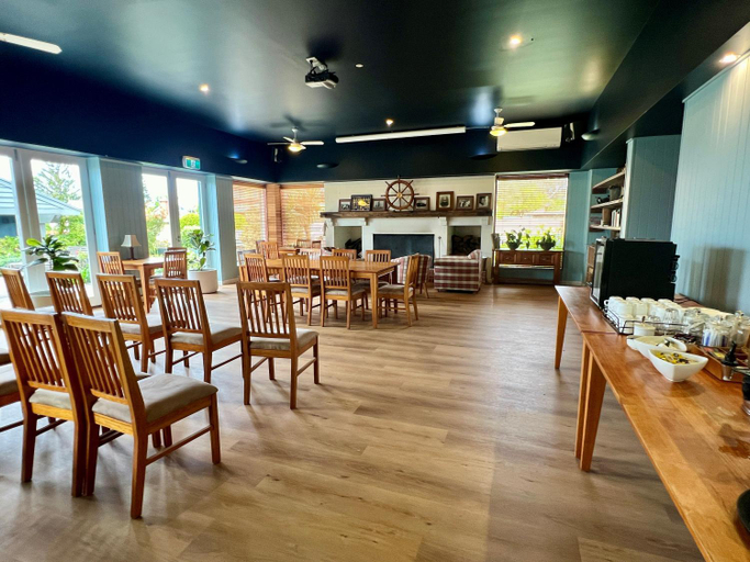 Food & Drinks 4, Captain's At The Bay Hotel, Colac-Otway - South