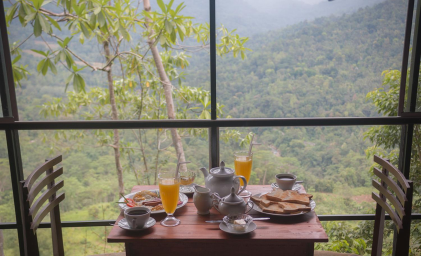 Food & Drinks, Tree Houses by Jungle River, Ambagamuwa