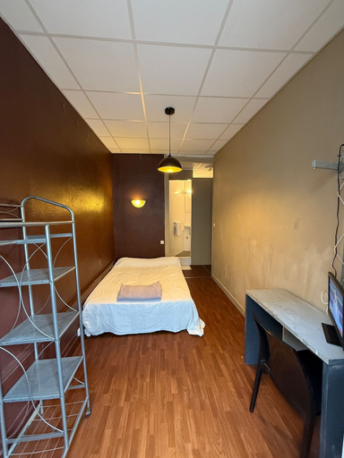 Others 5, HOTEL D ENGHIEN, Rhône