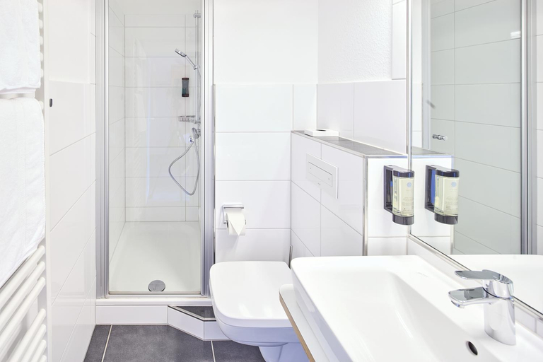 Bathroom 3, Hotel & Restaurant zum Ritter, Olpe