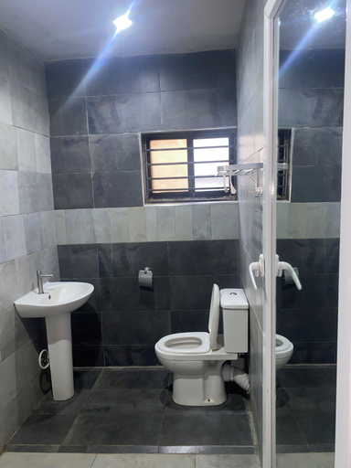 Bathroom 2, Romeo Court, Akure North