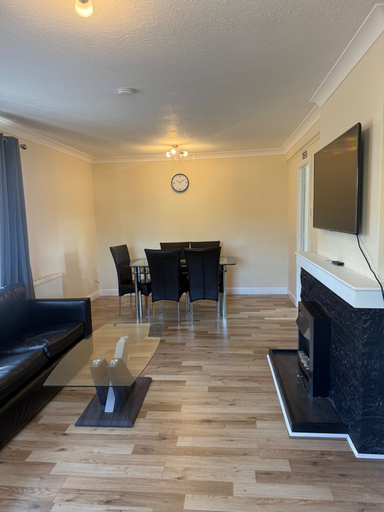 Living area 2, Cozy Kirkcaldy Hideaway - 3br House, Fife