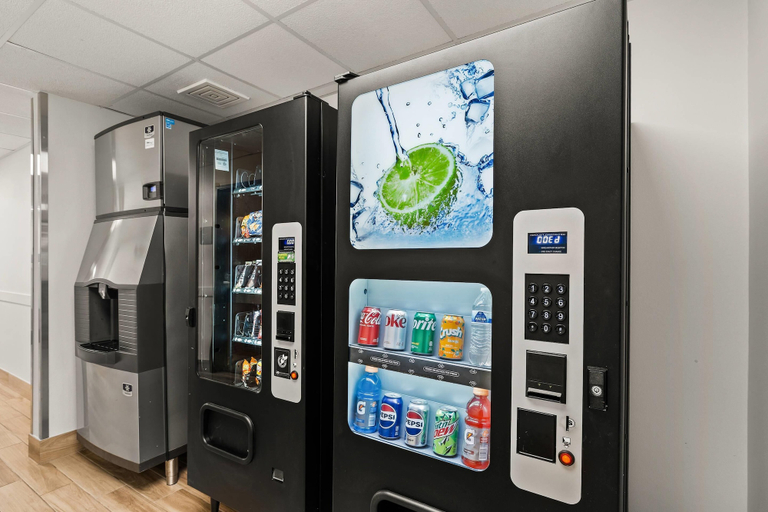 Food & Drinks 5, Sleep Inn & Suites Verona - Madison Southwest, Dane