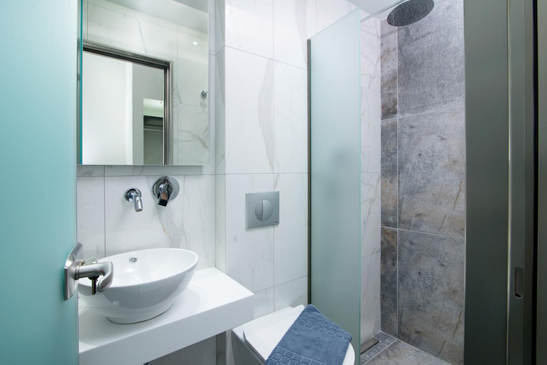 Bathroom 5, Molos Hotel, East Macedonia and Thrace