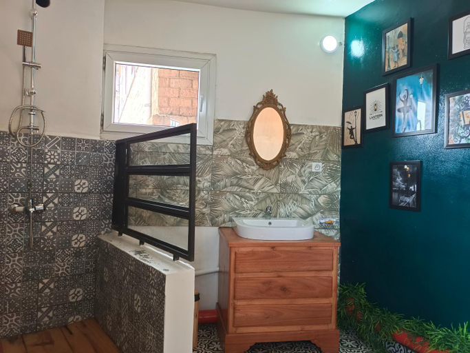 Bathroom 2, La lanterne, Analamanga