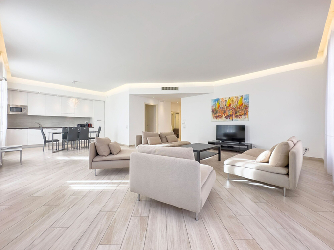 Room 2, 2A Tony Allard in Cannes, Alpes-Maritimes