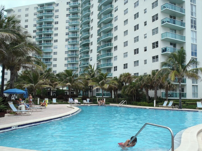 Pool waterfall 5, The Tides, Broward