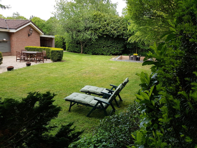 Others 5, Spacious holiday home near with sauna, Barneveld