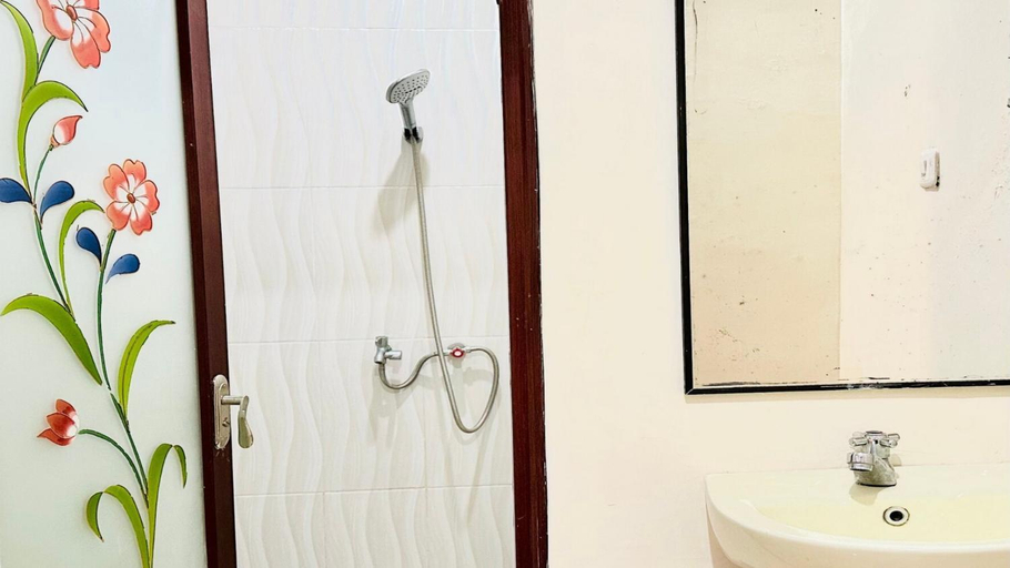 Bathroom 3, Guest House Nusa Indah Batu Malang, Malang