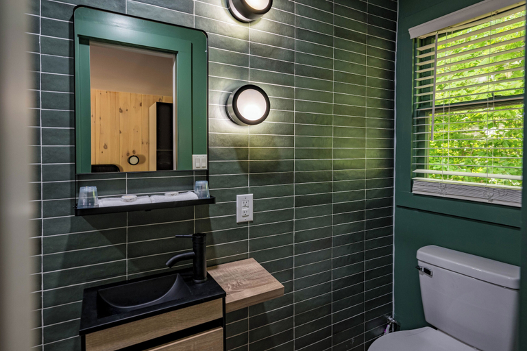 Bathroom 3, The Dax Lodge and Cabins, Franklin