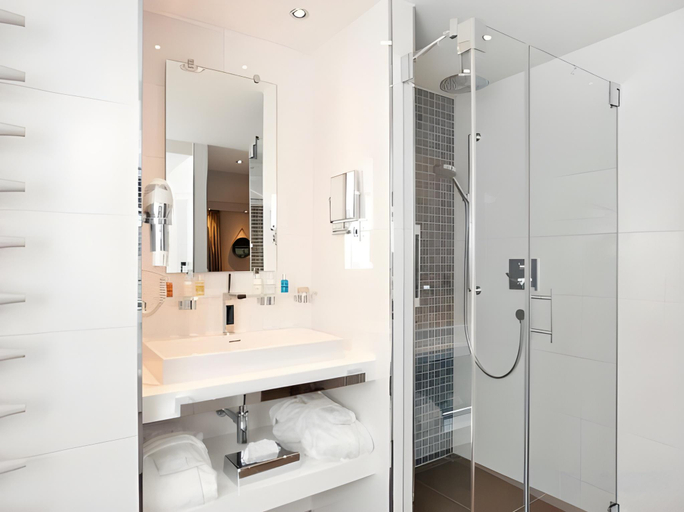 Bathroom 5, Van der Valk Hotel Berlin Brandenburg, Teltow-Fläming